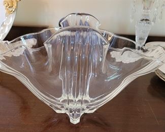 Steuben handchief bowl