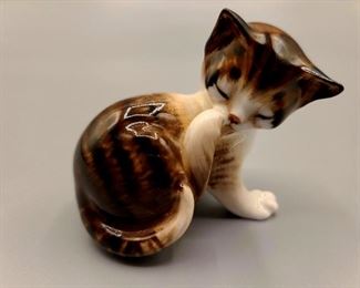 Royal Doulton Kitten Figurine HN 2580