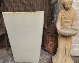 Large ceramic pot
Geisha statue = SOLD