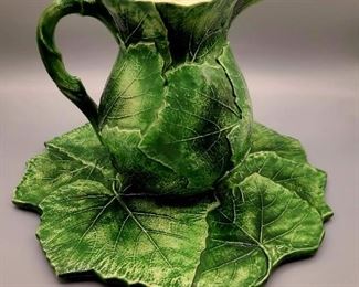 Vietri 1997 Majolica Leaf Jug/Pitcher w/serving tray
*Made in Italy
*we have several matching pieces including candlesticks