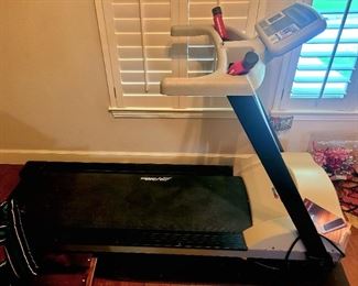 Life Fitness 5500 HR treadmill 