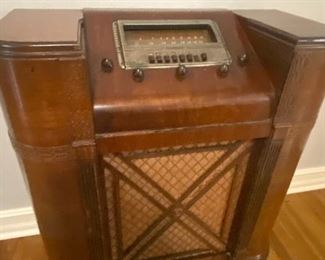 1930’s Firestone Floor Radio