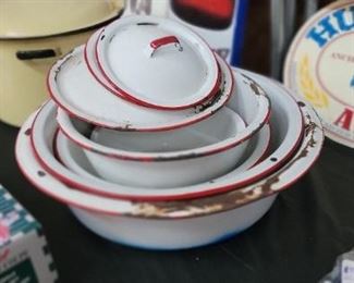 ENAMEL COOKING POT AND ENAMEL BOWLS