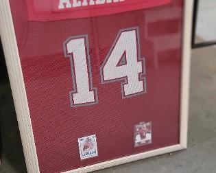 ALABAMA CRIMSON TIDE FRAMED COLLEGE FOOTBALL JERSEY & TWO CARDS