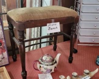 PIANO BENCH