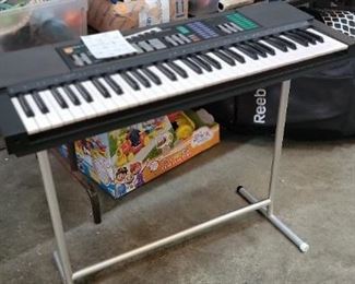 YAMAHA PSR-32 KEYBOARD W/STAND