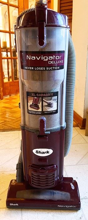 Very powerful SHARK vacuum cleaner-new cond.