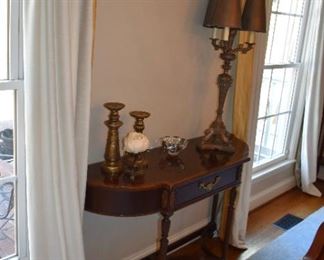 Antique American Masterpiece Collection by Hickory White Console table. 50" W X 30" T X 16" D