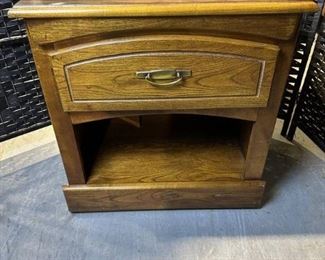Mid Century Modern Bedside Stand with 1 Drawer