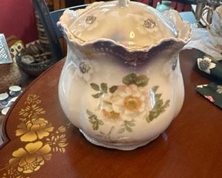 Leuchtenberg Germany biscuit jar with lid
