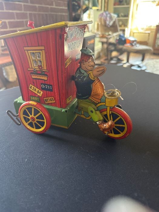 Wyandotte Toys.  Humphries mobile wind up cart. 1940s.