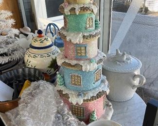 table/cake plate  Really unusual and eye catching