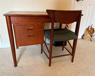 	#31	Vintage Danish modern desk with desk chair 39x23.5x28	 $225.00 				
