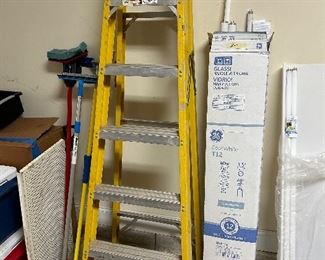 	#83	Werner fiberglass ladder 6'	 $35.00 	 Franklin 			