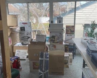 all NIB small appliances/Instapots/food savers/griddles/warmers/hangers/shelf sets/Roomba/vacuums/steamers/popcorn maker/ice cream maker and many more.... 