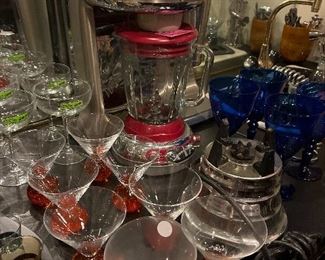many cool glass sets/bar full