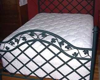 Full size metal bed