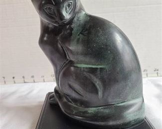 Cat statue 9" tall