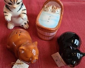 Ceramic cat salt and pepper shakers