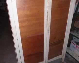 Early storage cabinet 