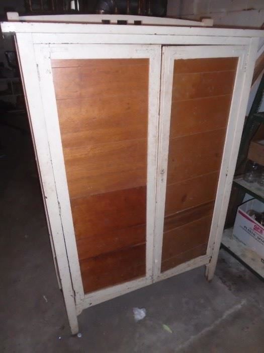 Early storage cabinet 