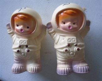 astronaut salt and pepper