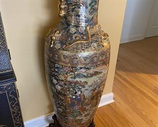 Large oriental vase and stand