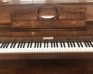 Baldwin Arcosonic upright piano & artist’s bench, 1974 model, in excellent condition, serial #991751