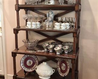 Traditional etagere with four graduated shelves and drawer