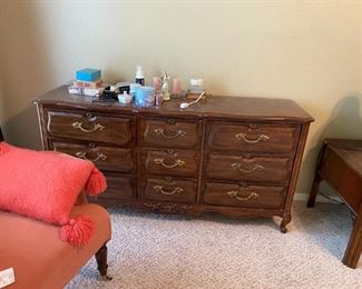 Classic solid wood dresser excellent condition 
