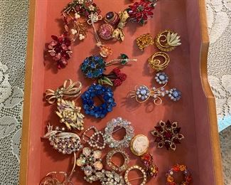 Costume jewelry 