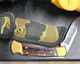 1 of 2 pictures- Folding "Buck" Knife with case