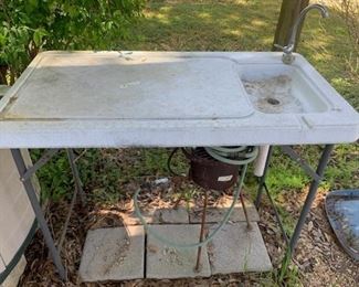 Fish cleaning table