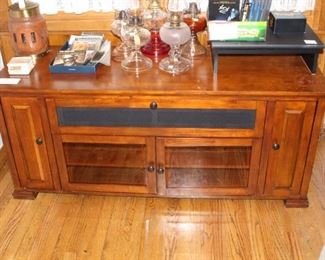 TV/Entertainment Console by Bell'O.  $75.00.                     62" W x 22" D x 26 1/2" H.