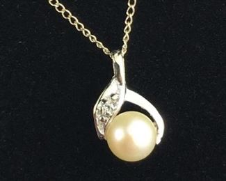 14K White Gold Pearl & Diamond Pendant Necklace