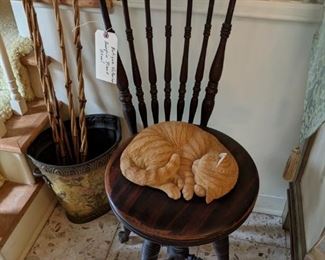 ANTIQUE SPINDLE BACK PIANO CHAIR