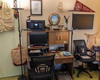 DESK, 2  LED POLE LAMPS, TEXAS A & M PENNANT