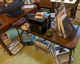 VINTAGE TYPEWRITERS & WWII  BENDIX BUBBLE SEXTANT