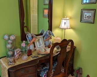 VINTAGE MAHOGANY VANITY & MIRROR