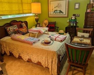 VINTAGE MAHOGANY FULL SIZE BED & CROCHET POPCORN SPREAD