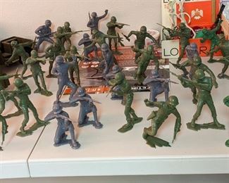 LARGE PLASTIC SOLDIERS