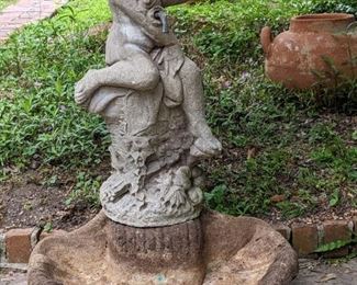 VINTAGE CONCRET FOUNTAIN