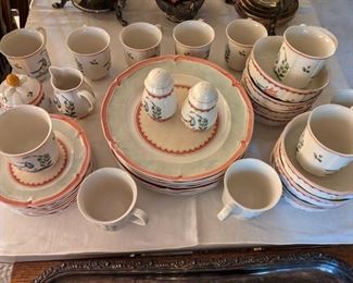 VILLROY & BOCH CHINA SET
