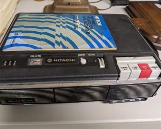 HITACHI 520 TAPE RECORDER