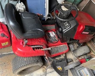 Craftsman LT 2000 riding lawnmower