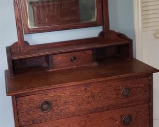 1900's Tiger Oak Gentleman's dresser with Mirror and Valet Drawer/Cubbies 