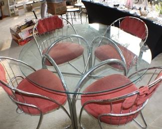 1979 Daystrom table and four chairs. Original upholstery all good,