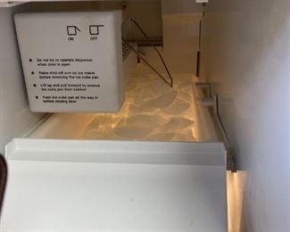 Refrigerator ice machine 