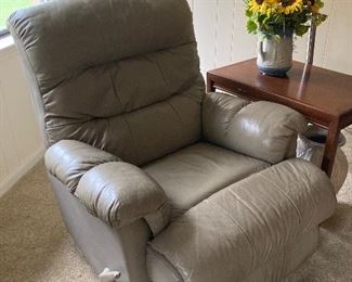 Leather Lazyboy recliner
Perfect size for a petite person