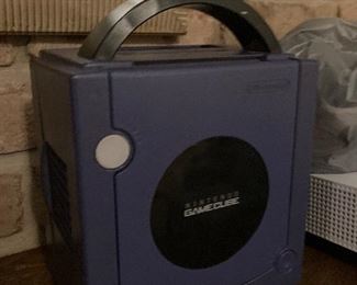 2001 (premiere year) Nintendo GameCube indigo - console